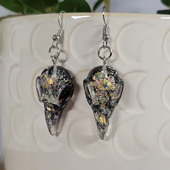 🔥LAST PAIR🔥 Raven's Skull Sparkle Fleck  Earrings, Unisex - Picture 6 of 7